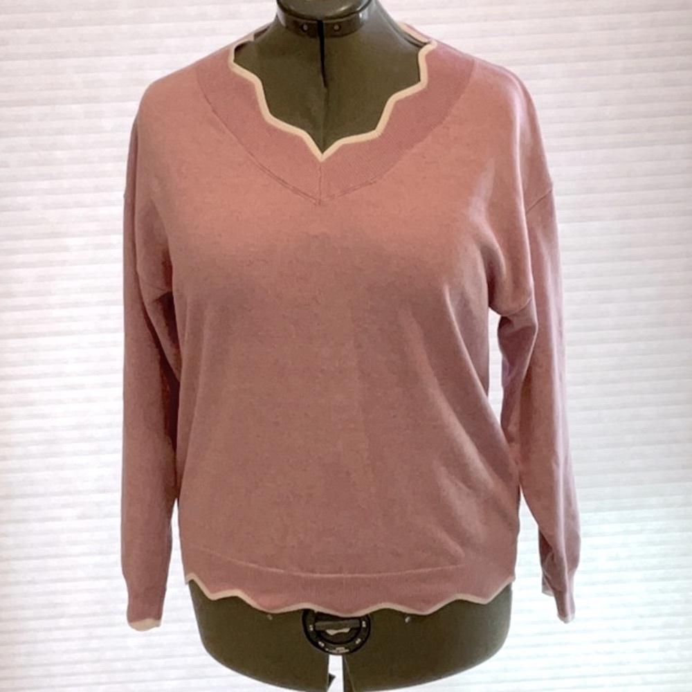 Justfasionnow  scalloped white trim pullover sweater, Dusty pink, size L, NWT